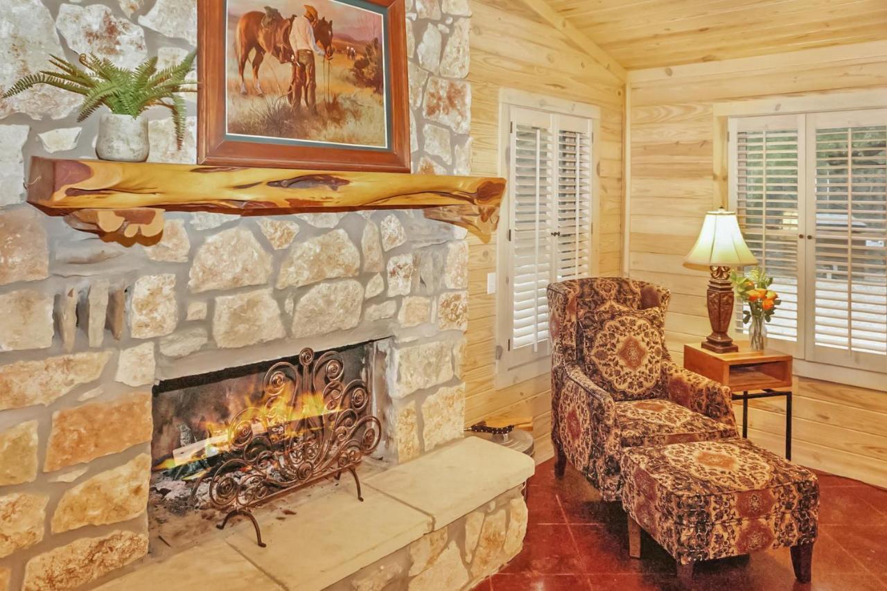 Wimberley Log Cabins Resort And Suites- The Oak Lodge Exterior foto